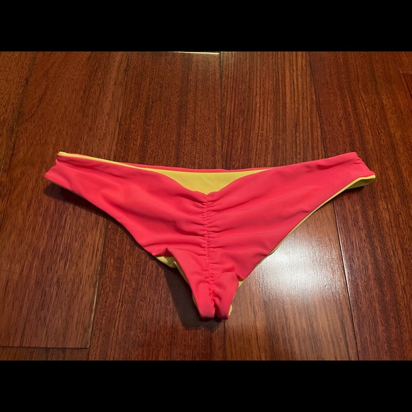 Cheeky reversible scrunch butt bikini bottoms XS - Picture 2 of 4